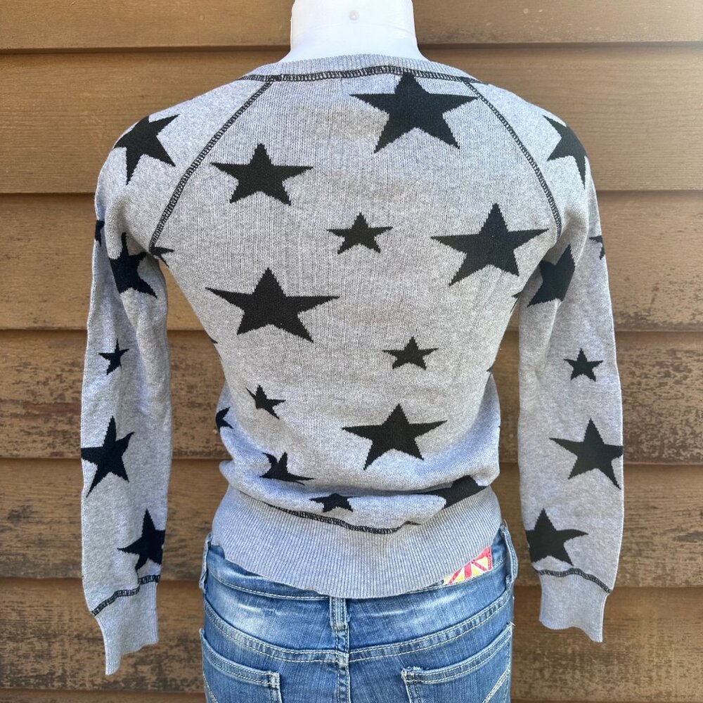 Wet Seal Womens XS Gray & Black Star Print Long Sleeve Knit Sweater - Picture 3 of 8